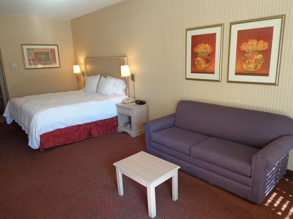 Quality Inn & Suites Albuquerque Exterior photo